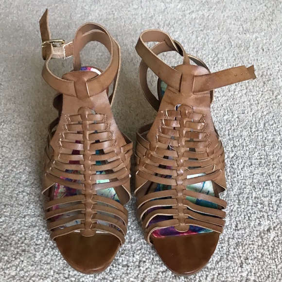 Tan heeled sandal - Picture 1 of 4